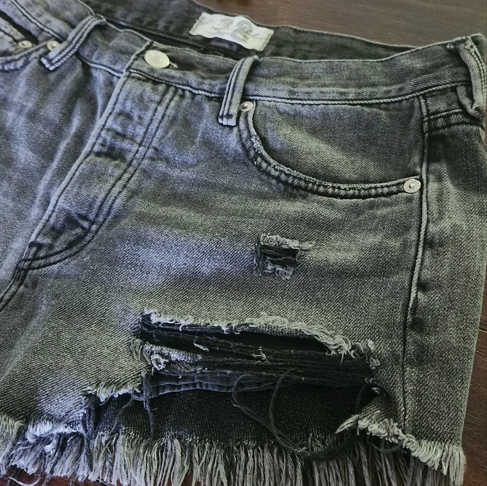 FREE PEOPLE BLACK JEANS SHORTS ✨️⭐️